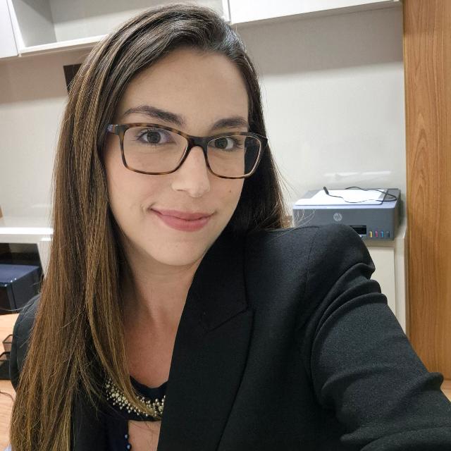 Anna Paula - Especialista em Direito Bancário